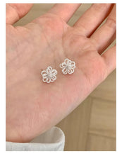 Load image into Gallery viewer, H3LL NO S925 Silver Flower Earrings