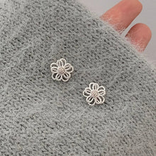 Load image into Gallery viewer, H3LL NO S925 Silver Flower Earrings